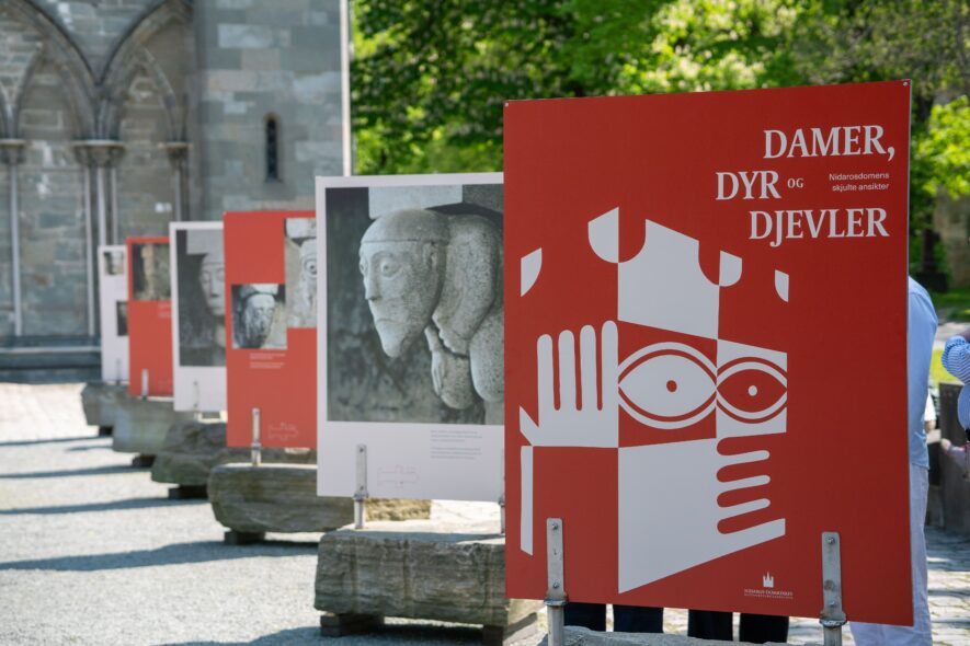 20250606 Utstillingsapning Damerdyrog Djevler Foto Elisa Kartum 04 20250606 Utstillingsapning Damerdyrog Djevler Foto Elisa Kartum 04