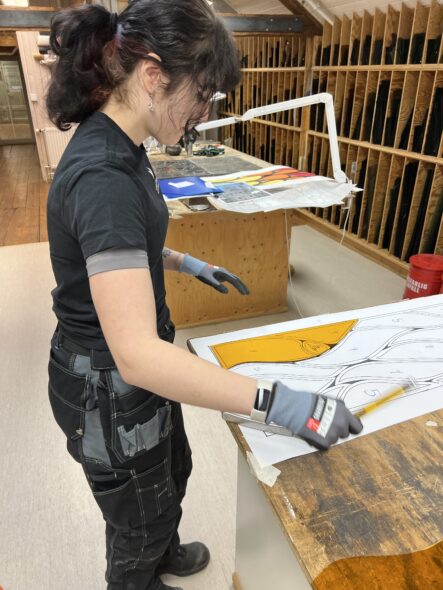 Rakel skjaerer glass Elisabeth VS