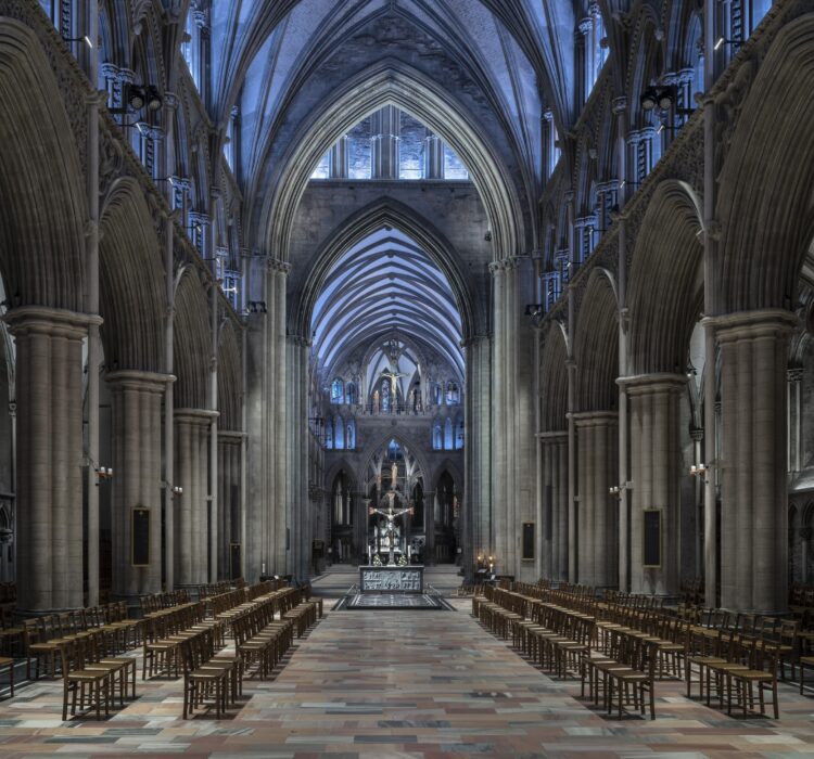 Midtgangen inne i skipet i Nidarosdomen. Midtgangen inne i skipet i Nidarosdomen.