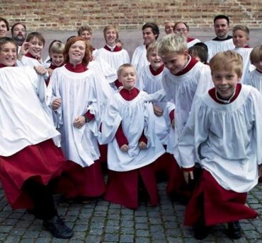 Lader opp i Pirbadet til høymesse i Nidarosdomen Lader opp i Pirbadet til høymesse i Nidarosdomen