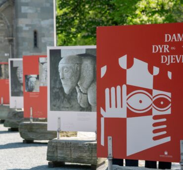 Damer, dyr og djevlar - ny utstilling på Vestfrontplassen