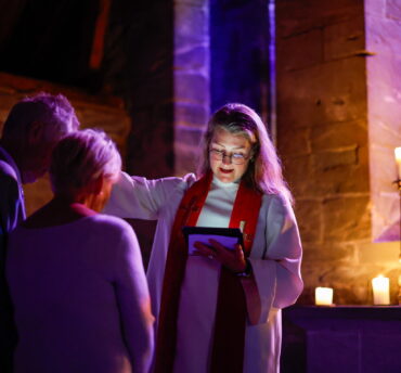 Hege og Kjell tok bussen fra Fannrem for å gifte seg - helt enkelt i Nidarosdomen Hege og Kjell tok bussen fra Fannrem for å gifte seg - helt enkelt i Nidarosdomen